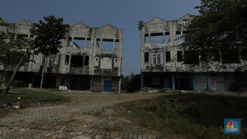 Foto udara suasana Perum Karawang Baru, di Desa Karanganyar, Kecamatan Klari, Karawang, Jawa Barat, Senin (29/7/2024). (CNBC Indonesia/Tri Susilo)