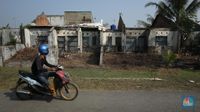 Foto udara suasana Perum Karawang Baru, di Desa Karanganyar, Kecamatan Klari, Karawang, Jawa Barat, Senin (29/7/2024). (CNBC Indonesia/Tri Susilo)