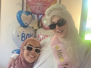 Kebahagiaan Syahrini Diberikan Kejutan oleh Keluarga dan Teman Jelang Lahiran