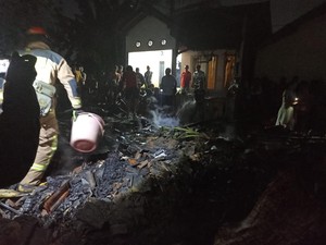 Isah Tewas Saat Api Membakar Rumah Panggungnya di Cileunyi