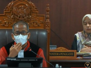 Adik Almas Minta Syarat Usia Cagub Diubah, Hakim MK: Apa Kerugian Anda?