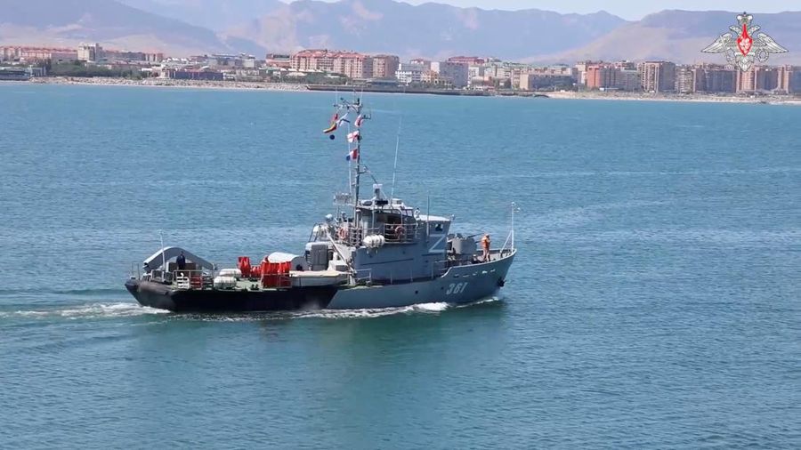 Angkatan Laut Rusia menggelar latihan dengan melibatkan armadanya. (Russian Defence Ministry/Handout via REUTERS)