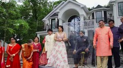 Bikin Patung Amitabh Bachchan di Teras, eh... Jadi Objek Wisata di Google
