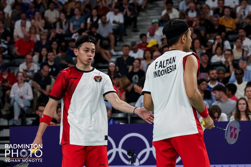 Fajar Alfian/Muhammad Rian Ardianto mengamankan tiket ke perempatfinal Olimpiade Paris 2024. Meski sempat terganggu oleh faktor teknis, Fajar/Rian tetap tenang dan fokus! Sebelum berlaga melawan wakil Prancis, Lucas Corvee/Ronan Labar pada Senin (29/7/2024). (Dok. PBSI)