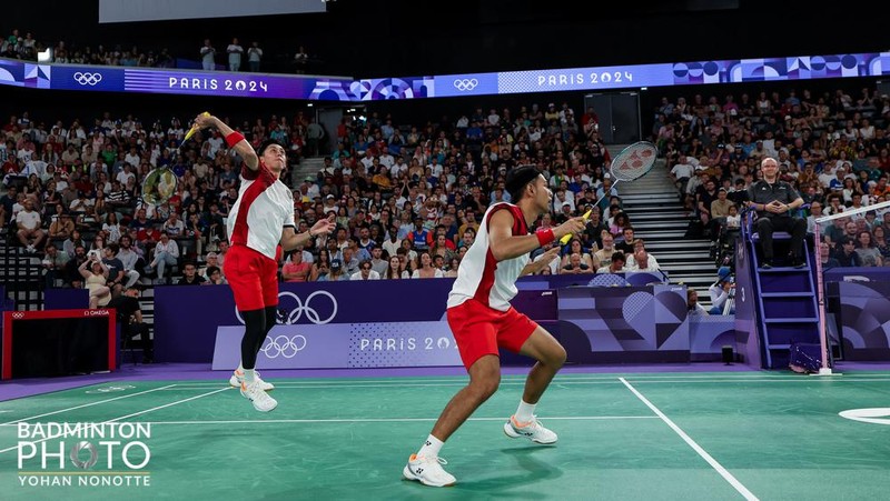 Fajar Alfian/Muhammad Rian Ardianto mengamankan tiket ke perempatfinal Olimpiade Paris 2024. Meski sempat terganggu oleh faktor teknis, Fajar/Rian tetap tenang dan fokus! Sebelum berlaga melawan wakil Prancis, Lucas Corvee/Ronan Labar pada Senin (29/7/2024). (Dok. PBSI)