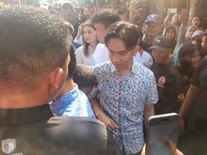 Gibran dan Selvi Blusukan ke Tangerang, Faldo Maldini Menemani
