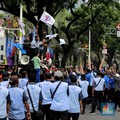 Mogok Massal, Ratusan Sopir Angkot JakLingko Protes di Balai Kota