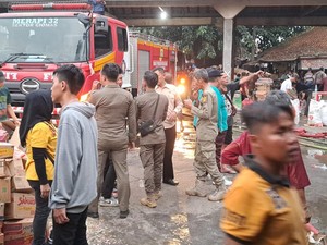 Pasar Ciampea Bogor yang Terbakar Bagian Kios, Pedagang Dievakuasi