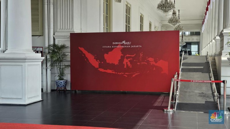 Kompleks Istana di Jl. Veteran, Kecamatan Gambir, Jakarta Pusat, masih ramai dengan kegiatan meskipun Presiden Joko Widodo (Jokowi) berkantor di Ibu Kota Nusantara (IKN) selama dua hari. (CNBC Indonesia/Emir Yanwardhana)