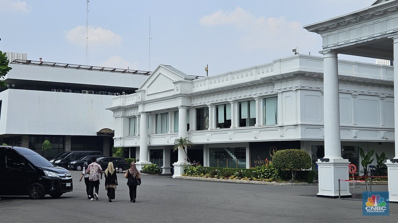 Kompleks Istana di Jl. Veteran, Kecamatan Gambir, Jakarta Pusat, masih ramai dengan kegiatan meskipun Presiden Joko Widodo (Jokowi) berkantor di Ibu Kota Nusantara (IKN) selama dua hari. (CNBC Indonesia/Emir Yanwardhana)