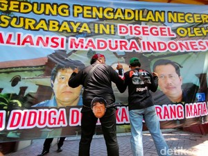 Demo Protes Ronald Tannur Bebas Berlanjut, Massa Segel PN Surabaya