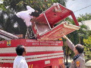 Keluarga Sesalkan Siswa PKL Ikut Perbaiki Lampu Jalan hingga Jatuh dari Flyover