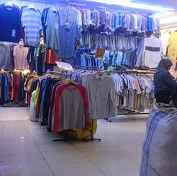 Lapak Thrifting Pasar Senen Ramai Lagi, Penjual Ngaku Raup Jutaan
