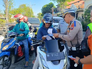 1.370 Pemotor di Sampang Ditilang Karena Tak Pakai Helm