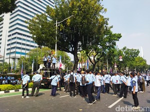 Sopir-Operator JakLingko Demo di Balkot DKI, Protes Pembagian Kuota Armada