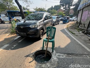 Membahayakan! Tutup Lubang Limbah di Tengah Jalan Manggarai Jaksel Hilang