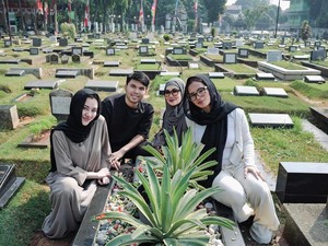 Nyekar ke Makam Adjie Massaid Usai Nikah, Aaliyah Tulis Pesan Bikin Mewek