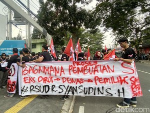 Kantor Dinkes Kota Sukabumi Digeruduk Mahasiswa