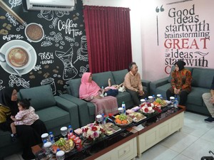 Komitmen Tangani Masalah Sosial, Risma Bantu Bayi Kembar Siam di Lebak