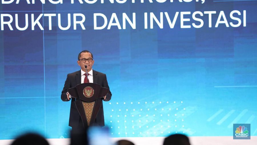Ketua Umum Gapensi Andi Rukamana Nurdin dalam acara Gabungan Pelaksana Konstruksi Nasional Indonesia (GAPENSI) dengan tema “Refleksi dan Catatan 10 Tahun Pemerintahan Jokowi di Bidang Konstruksi, Infrastruktur, dan Investasi