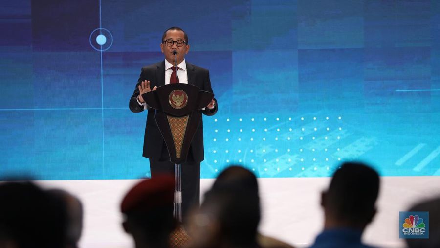 Ketua Umum Gapensi Andi Rukamana Nurdin dalam acara Gabungan Pelaksana Konstruksi Nasional Indonesia (GAPENSI) dengan tema “Refleksi dan Catatan 10 Tahun Pemerintahan Jokowi di Bidang Konstruksi, Infrastruktur, dan Investasi