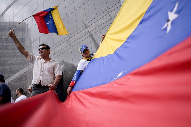 Para pengunjuk rasa mengendari sepeda motor saat berdemonstrasi menentang hasil resmi pemilu yang menyatakan Presiden Nicolas Maduro menang dalam pemilihan ulang di Caracas, Venezuela, Selasa (30/7/2024). (AP Photo/Cristian Hernandez) Para pengunjuk rasa mengendari sepeda motor saat berdemonstrasi menentang hasil resmi pemilu yang menyatakan Presiden Nicolas Maduro menang dalam pemilihan ulang di Caracas, Venezuela, Selasa (30/7/2024). (AP Photo/Cristian Hernandez)