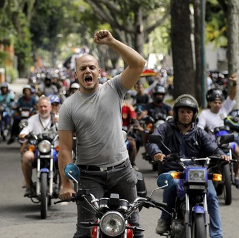 Bak Geng Motor, Ramai-Ramai Warga Venezuela ke Jalan Protes Pilpres