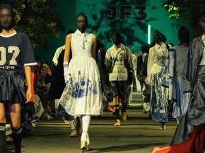 Streetwear dalam Keindahan Batik di Pasar Malam Lakon Indonesia