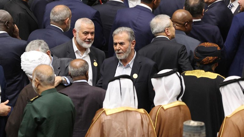 Pemimpin tertinggi kelompok Hamas Palestina, Ismail Haniyeh menghadiri upacara pelantikan Presiden baru Iran, Masoud Pezeshkian di parlemen Teheran, Iran, Selasa (30/7/2024). (Majid Asgaripour/WANA via REUTERS)