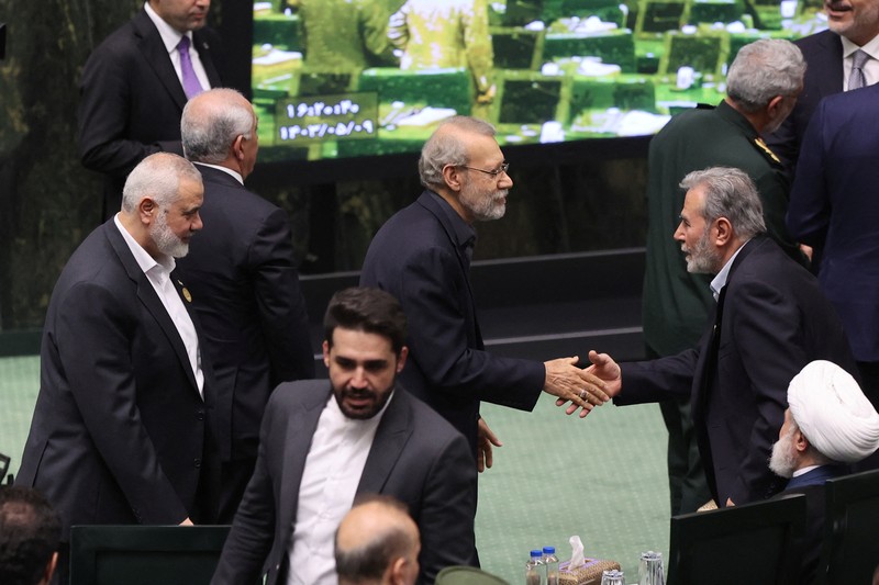 Pemimpin tertinggi kelompok Hamas Palestina, Ismail Haniyeh menghadiri upacara pelantikan Presiden baru Iran, Masoud Pezeshkian di parlemen Teheran, Iran, Selasa (30/7/2024). (Majid Asgaripour/WANA via REUTERS) Pemimpin tertinggi kelompok Hamas Palestina, Ismail Haniyeh menghadiri upacara pelantikan Presiden baru Iran, Masoud Pezeshkian di parlemen Teheran, Iran, Selasa (30/7/2024). (Majid Asgaripour/WANA via REUTERS)