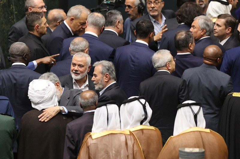 Pemimpin tertinggi kelompok Hamas Palestina, Ismail Haniyeh menghadiri upacara pelantikan Presiden baru Iran, Masoud Pezeshkian di parlemen Teheran, Iran, Selasa (30/7/2024). (Majid Asgaripour/WANA via REUTERS) Pemimpin tertinggi kelompok Hamas Palestina, Ismail Haniyeh menghadiri upacara pelantikan Presiden baru Iran, Masoud Pezeshkian di parlemen Teheran, Iran, Selasa (30/7/2024). (Majid Asgaripour/WANA via REUTERS)
