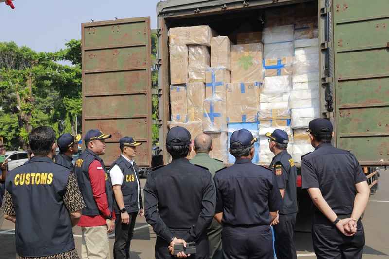 Pemusnahan Barang Milik Negara Eks Kepabeanan dan Cukai dan Barang Rampasan Negara di Kantor Pusat Bea Cukai, Jakarta, Rabu (31/7/2024). (CNBC Indonesia/Muhammad Sabki)