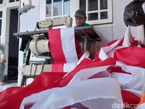 Sedih, Omzet Penjahit Bendera di Kota Malang Justru Turun Jelang HUT RI