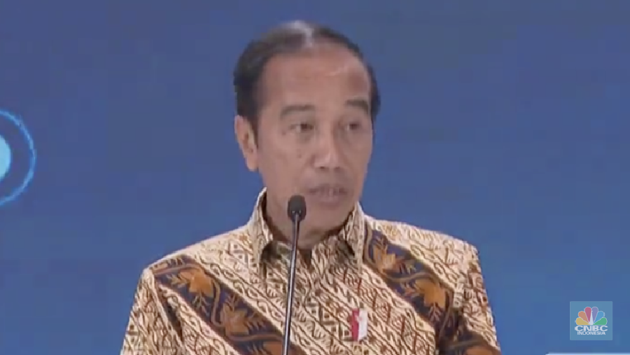 Presiden Joko Widodo dalam acara Gabungan Pelaksana Konstruksi Nasional Indonesia (GAPENSI) dengan tema “Refleksi dan Catatan 10 Tahun Pemerintahan Jokowi di Bidang Konstruksi, Infrastruktur, dan Investasi