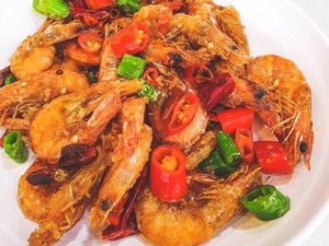3 Resep Udang Goreng Bumbu Cabe yang Renyah Pedas untuk Makan Siang