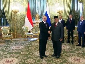 Prabowo Bertemu Putin di Kremlin, Siap Perkuat Hubungan RI-Rusia