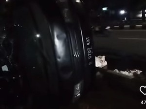 Pikap Muat Ayam Potong Terguling di Bogor gegara Sopir Ngantuk