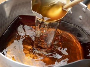 Ternyata Gampang! 4 Cara Bersihkan Minyak Goreng Bekas yang Kotor