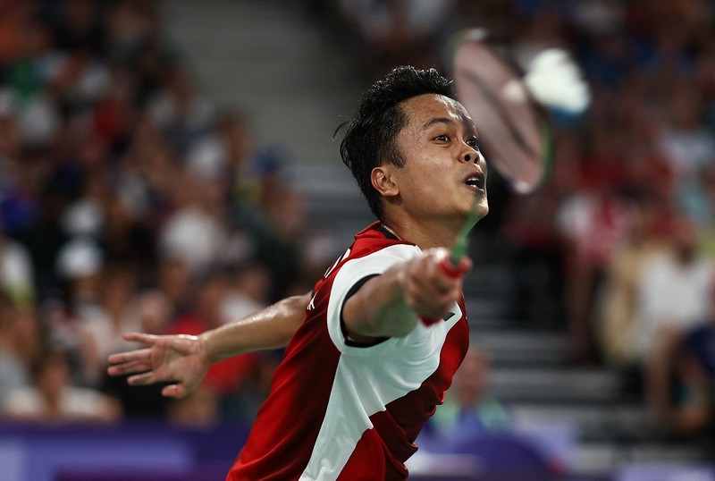 Anthony Sinisuka Ginting dari Indonesia bertanding melawan Tomo Junior Popov dari Prancis selama pertandingan penyisihan grup bulu tangkis tunggal putra selama Olimpiade Musim Panas 2024, di Porte de la Chapelle Arena, Rabu, 31 Juli 2024, di Paris, Prancis. Anthony Sinisuka Ginting dari Indonesia bertanding melawan Tomo Junior Popov dari Prancis selama pertandingan penyisihan grup bulu tangkis tunggal putra selama Olimpiade Musim Panas 2024, di Porte de la Chapelle Arena, Rabu, 31 Juli 2024, di Paris, Prancis. (AP Photo/Dita Alangkara)