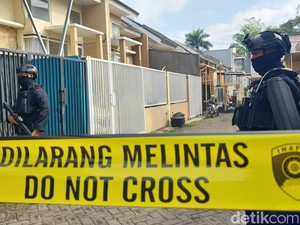 Densus: Terduga Teroris di Batu Baiat ke ISIS Secara Online