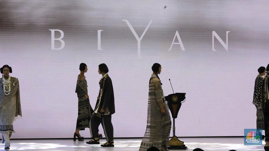 Presiden RI Joko Widodo dalam acara Festival Ekonomi Keuangan Digital dan Karya Kreatif Indonesia di Hall B, JCC, Jakarta, Kamis, (1/8/2024). (CNBC Indonesia/Muhammad Sabki)