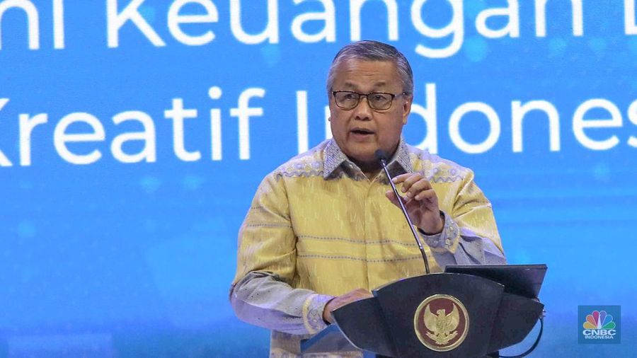 Gubernur Bank Indonesia (BI) Perry Warjiyo dalam Upacara Pembukaan FEKDI x KKI 2024 di Hall B, JCC, Jakarta, Kamis, (1/8/2024). (CNBC Indonesia/Muhammad Sabki)