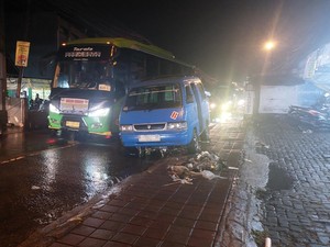 Jalan di Bogor Banjir Usai Diguyur Hujan Deras, Motor-Mobil Mogok