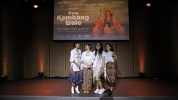 Titimangsa Angkat Tradisi Sunda yang Hampir Punah Sang Kembang Bale