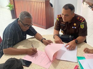 Jaksa Eksekusi Sekdes Terpidana Korupsi Dana Desa di Maluku Tengah ke Tahanan