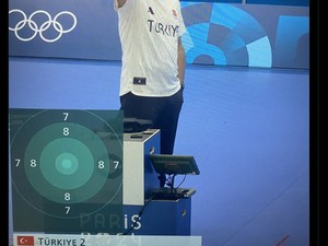 Aksi Atlet Tembak Turki Yusuf Dikec yang Curi Spotlight di Olimpiade