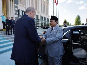 Momen Prabowo Tak Enakan Diantar Sampai Mobil oleh Erdogan