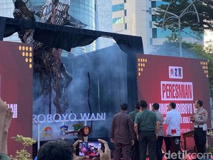 Monumen Suroboyo Wani dari Ribuan Knalpot Brong Diresmikan