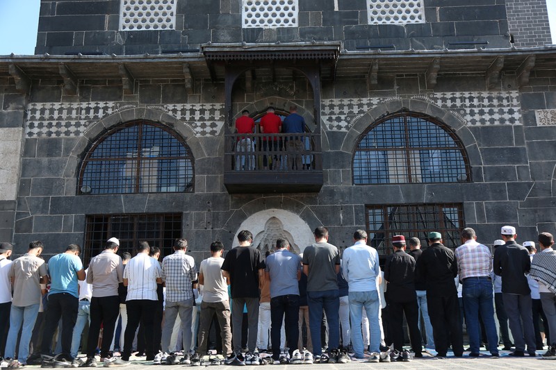 Pendukung partai agama dan politik Jamaat-e-Islami (JI) berkumpul untuk menghadiri salat jenazah ghaib setelah pembunuhan pemimpin Hamas Ismail Haniyeh di Iran, di Karachi, Pakistan, 31 Juli 2024. Pendukung partai agama dan politik Jamaat-e-Islami (JI) berkumpul untuk menghadiri salat jenazah ghaib setelah pembunuhan pemimpin Hamas Ismail Haniyeh di Iran, di Karachi, Pakistan, 31 Juli 2024. (REUTERS/Akhtar Soomro)
