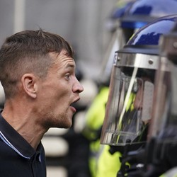 Demo Anti-Muslim Ancam Inggris, Polisi Berjaga di Masjid-Masjid